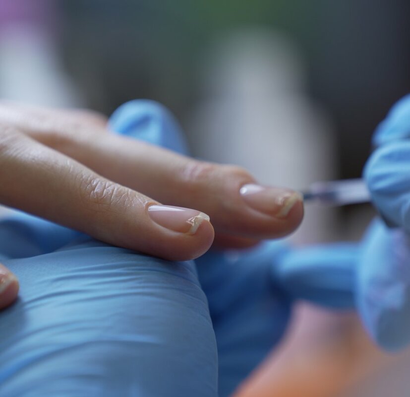 Маникюр классический + Лечебное бесцветное покрытие EMI