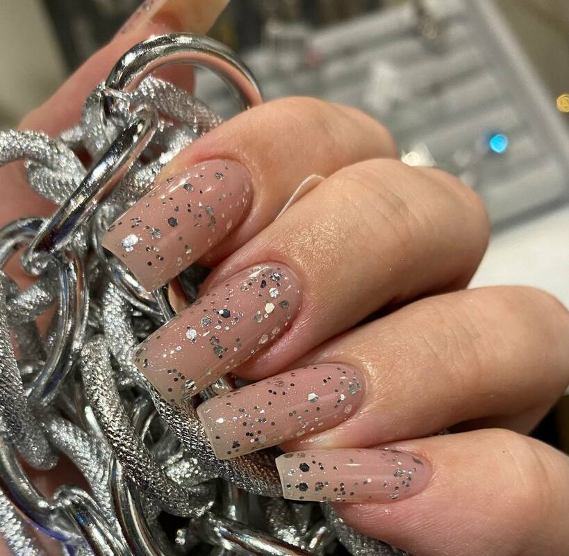 naraschivanie-i-ukreplenie-nogtej-13