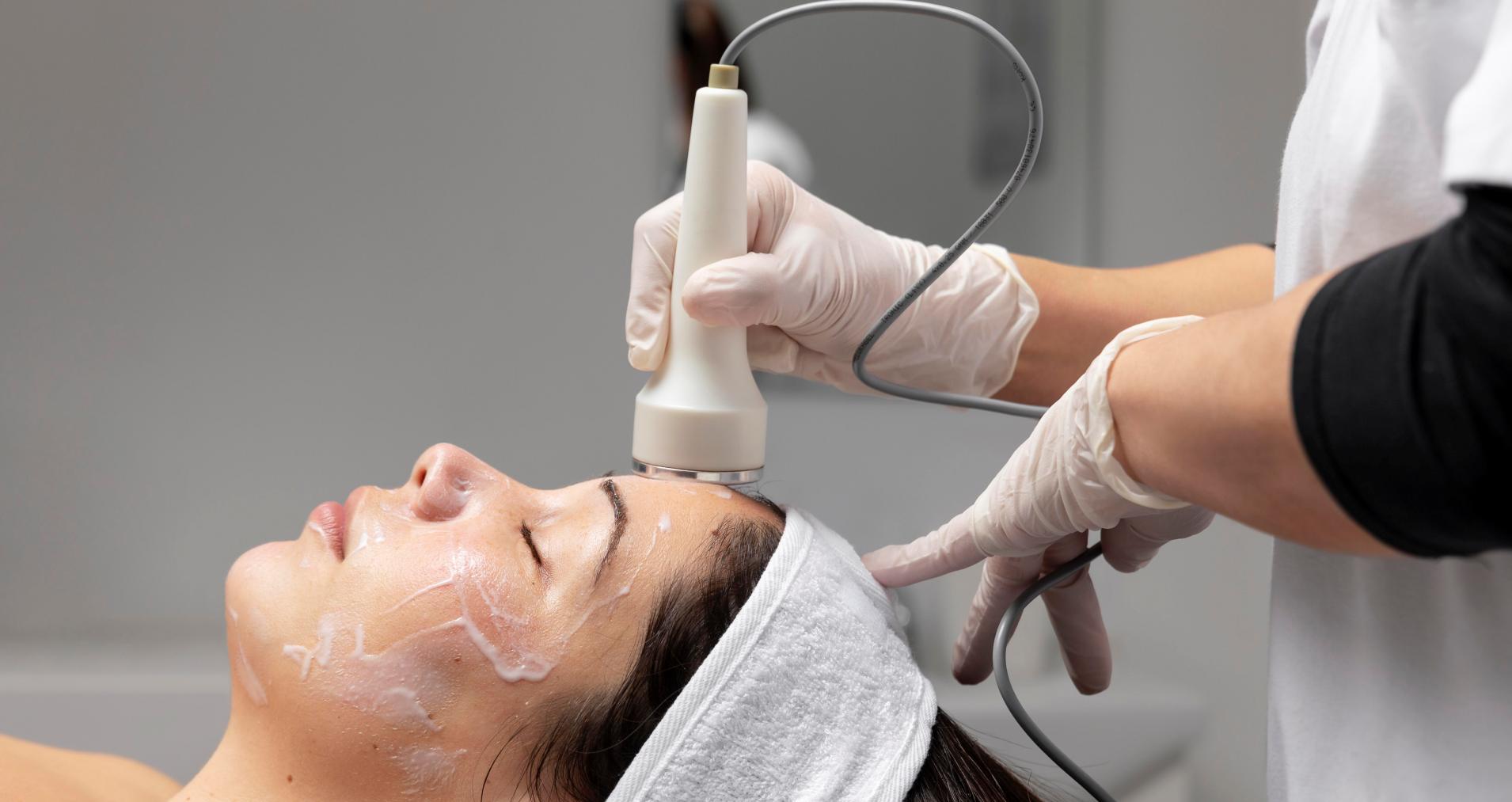 Аппаратная косметология омоложения: виды процедур и показания